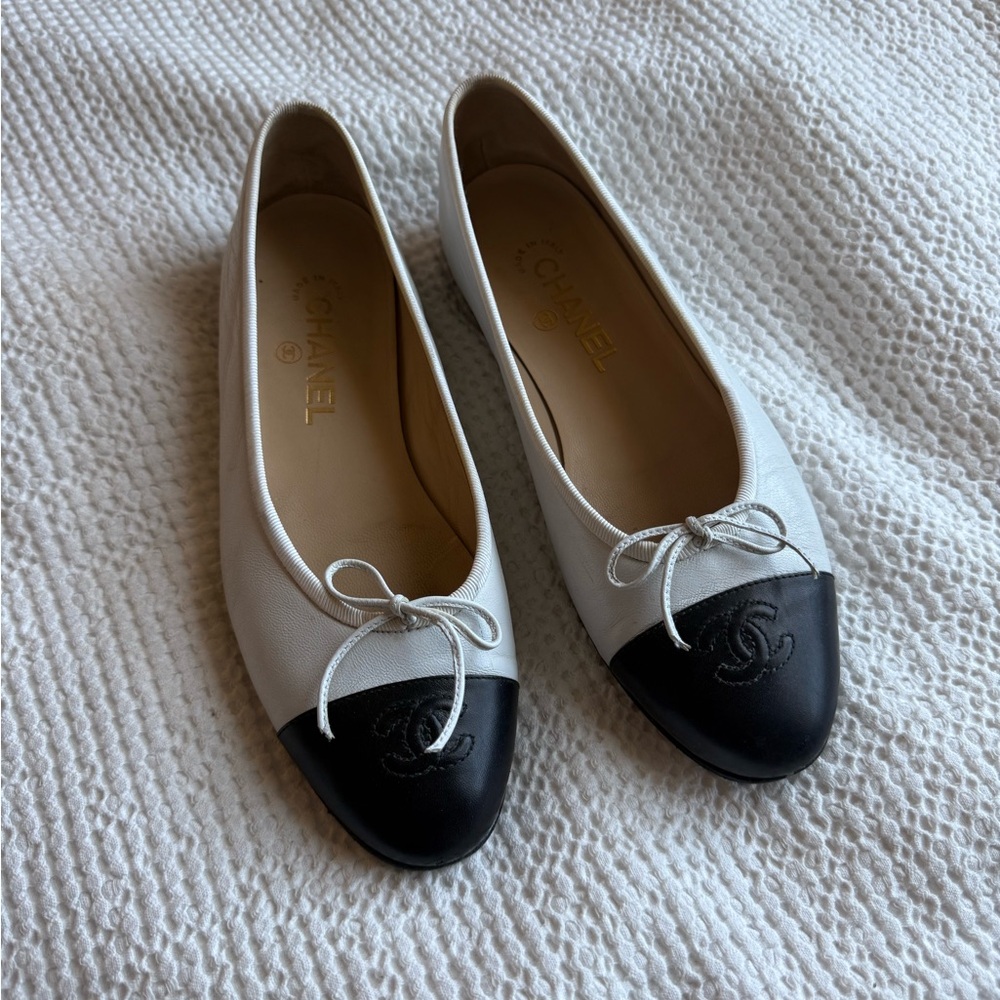 Chanel cap toe ballet flats